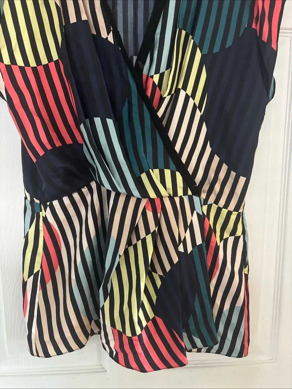 Diane Von Furstenberg DVF Silk Wrap Top Multicolor Striped Geometric Print Sz 4